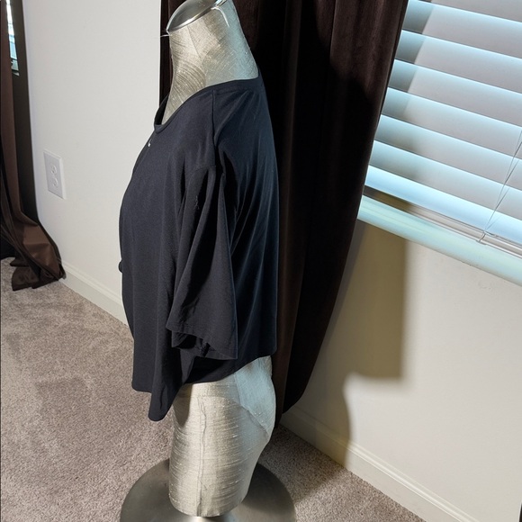 Nike Women's Black Short Sleeve Tee - Picture 3 of 5